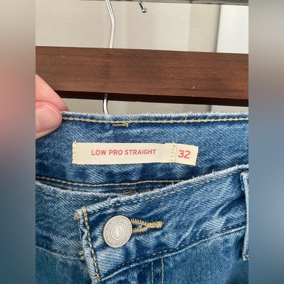 NWT - Levi’s - LOW PRO LIGHTWEIGHT WOMEN'S
JEANS - Size 32 - Picture 13 of 14